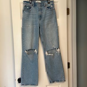 High rise 90’s fit jeans